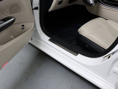 Certified 2025 Mercedes-Benz C 300 4MATIC Sedan image 24