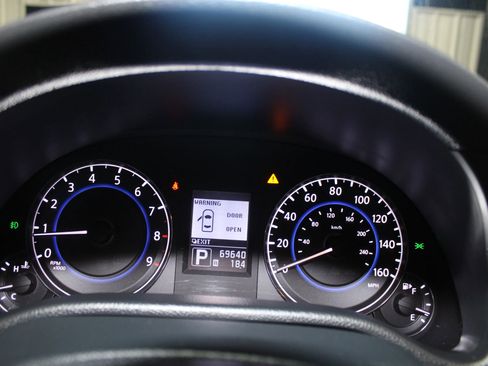 Used 2014 INFINITI Q60 Journey w/ Premium Package image 17