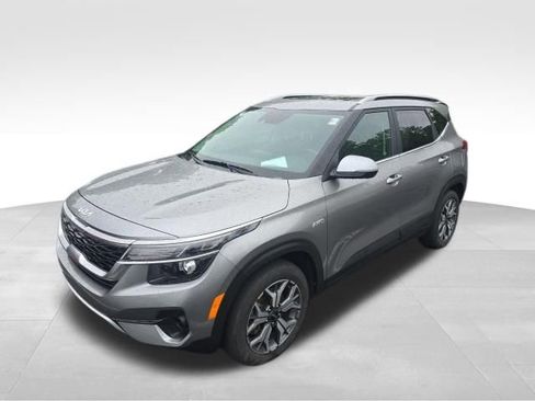 Used 2023 Kia Seltos EX AWD/4WD image 2