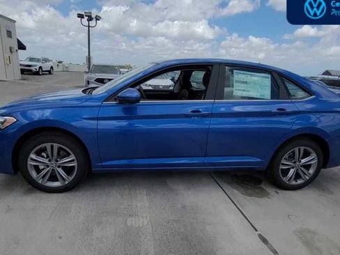 Used 2023 Volkswagen Jetta SE w/ Panoramic Sunroof Package FWD image 6