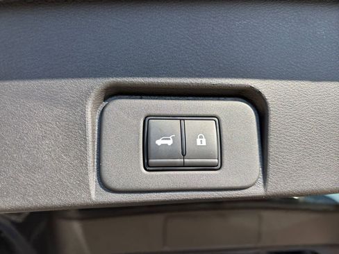 Used 2025 Nissan Rogue SV image 22