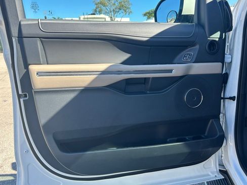 Used 2022 Ford Expedition XLT image 36