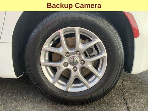 Used 2025 Chrysler Pacifica Select image 9