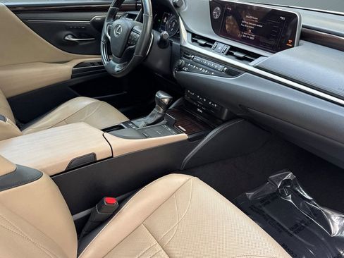Used 2019 Lexus ES 300h image 33