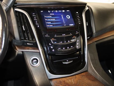 Used 2020 Cadillac Escalade Luxury image 45