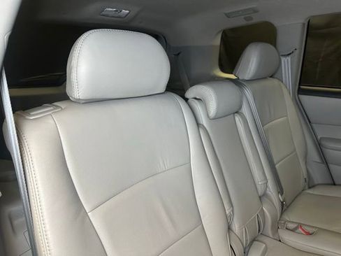 Used 2012 Toyota Highlander 4WD w/ Tech Pkg image 19