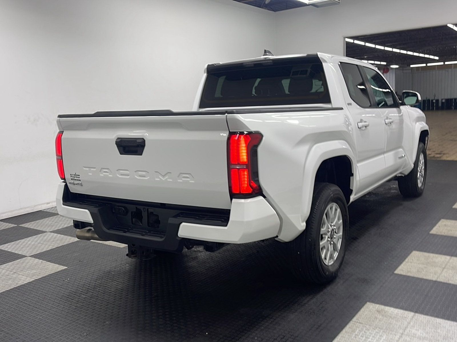 Used 2025 Toyota Tacoma SR5 AWD/4WD image 18
