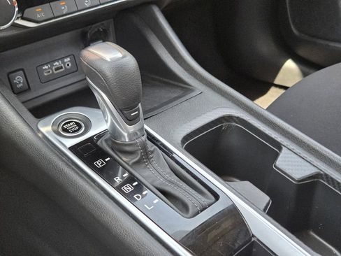 Used 2025 Nissan Sentra SV FWD image 9