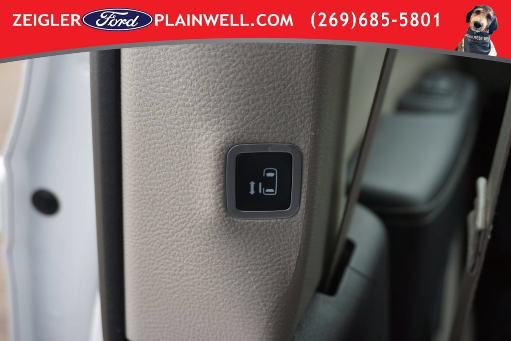 Used 2024 Chrysler Pacifica Touring-L FWD image 19
