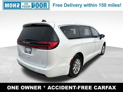 Used 2024 Chrysler Pacifica Touring-L image 5