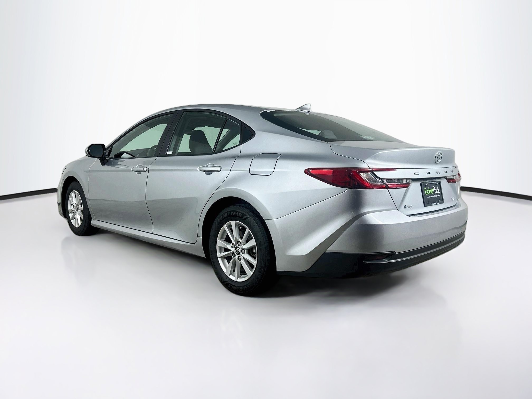 Used 2025 Toyota Camry LE FWD image 5