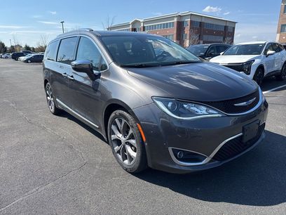 Used 2018 Chrysler Pacifica Limited w/ Tire & Wheel Group