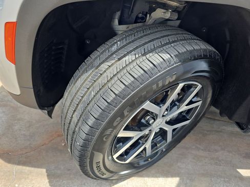 Used 2024 Jeep Grand Cherokee Limited AWD/4WD image 31