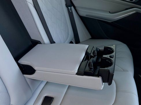 Used 2025 BMW X5 xDrive40i w/ M Sport Package image 26