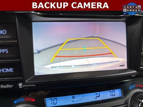 Used 2018 Toyota RAV4 SE image 3