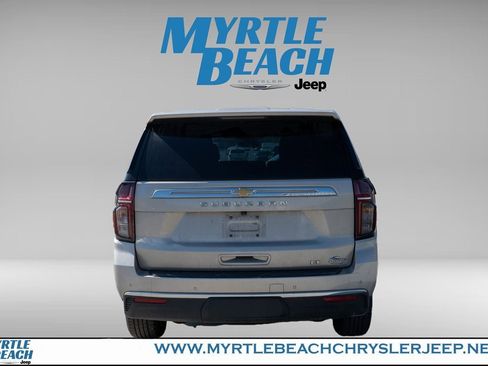 Used 2023 Chevrolet Suburban LT image 5
