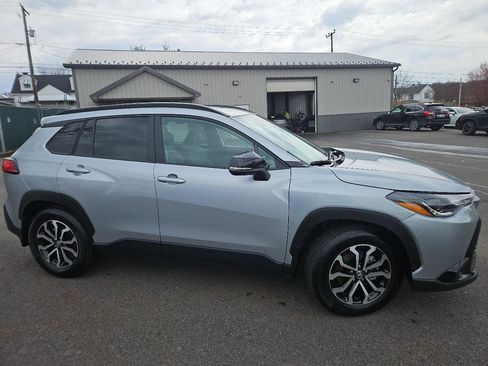 Used 2025 Toyota Corolla Cross AWD Hybrid w/ Moonroof Package image 2