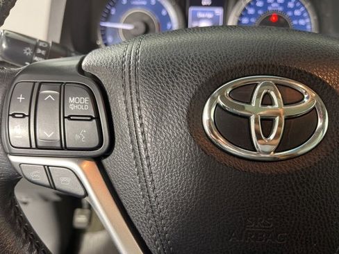 Used 2016 Toyota Sienna XLE image 9