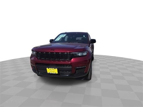 Used 2025 Jeep Grand Cherokee L Limited w/ Black Appearance Package image 3