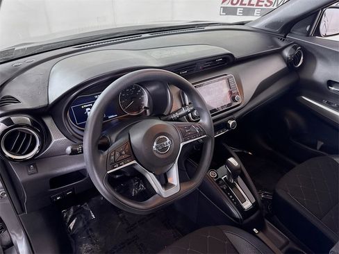 Used 2018 Nissan Kicks SV image 9