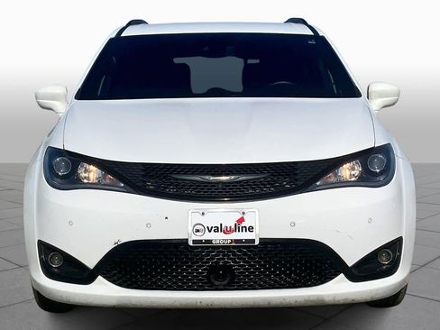 Used 2020 Chrysler Pacifica Touring-L Plus image 3