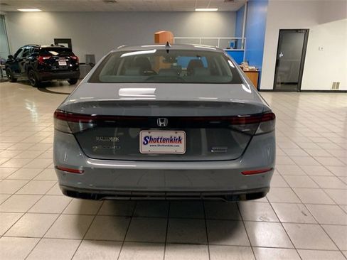 Used 2024 Honda Accord Touring image 7