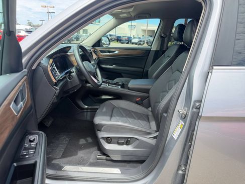 Used 2026 Volkswagen Atlas SE FWD image 24