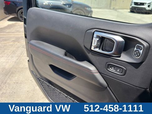 Used 2025 Jeep Gladiator Rubicon AWD/4WD image 25