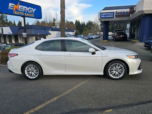 Used 2018 Toyota Camry XLE w/ Audio Package image 2
