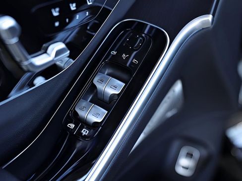 Used 2022 Mercedes-Benz S 500 4MATIC w/ AMG Line Package image 13