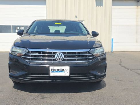 Used 2019 Volkswagen Jetta SE FWD image 2
