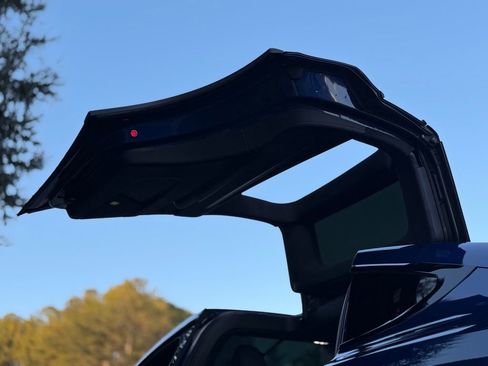 Used 2022 Tesla Model X image 32