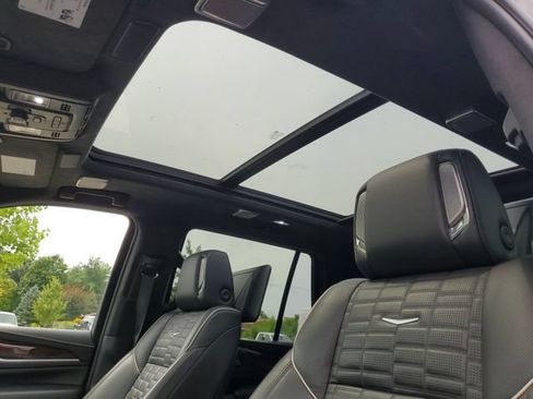 Used 2023 Cadillac Escalade Premium Luxury Platinum AWD/4WD image 16