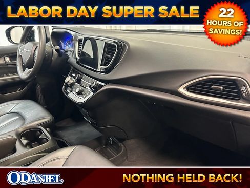 Used 2025 Chrysler Pacifica Select FWD image 23
