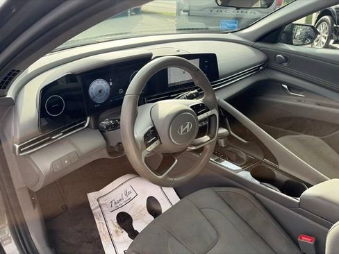 Used 2025 Hyundai Elantra SEL FWD image 24