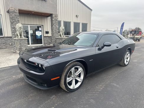 Used 2018 Dodge Challenger R/T image 2