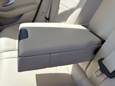 Used 2017 Mercedes-Benz GLC 300 4MATIC image 15