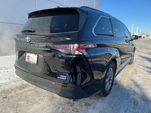 Certified 2024 Toyota Sienna XLE image 38