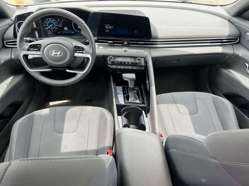 Used 2025 Hyundai Elantra SEL FWD image 13