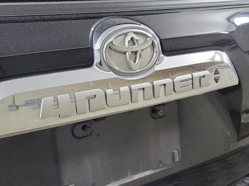 Used 2022 Toyota 4Runner Limited AWD/4WD image 7