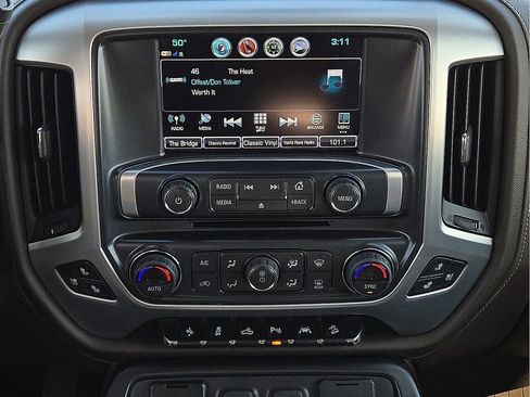 Used 2018 GMC Sierra 1500 SLT image 10