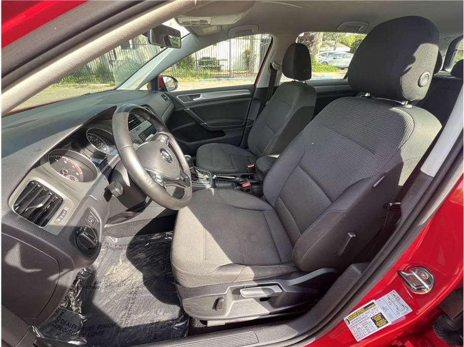 Used 2016 Volkswagen Golf 4-Door FWD image 11