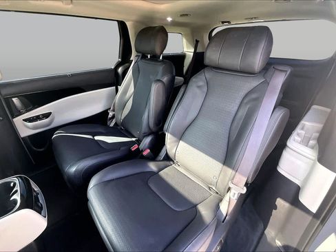 Used 2024 Kia Carnival SX Prestige FWD image 18