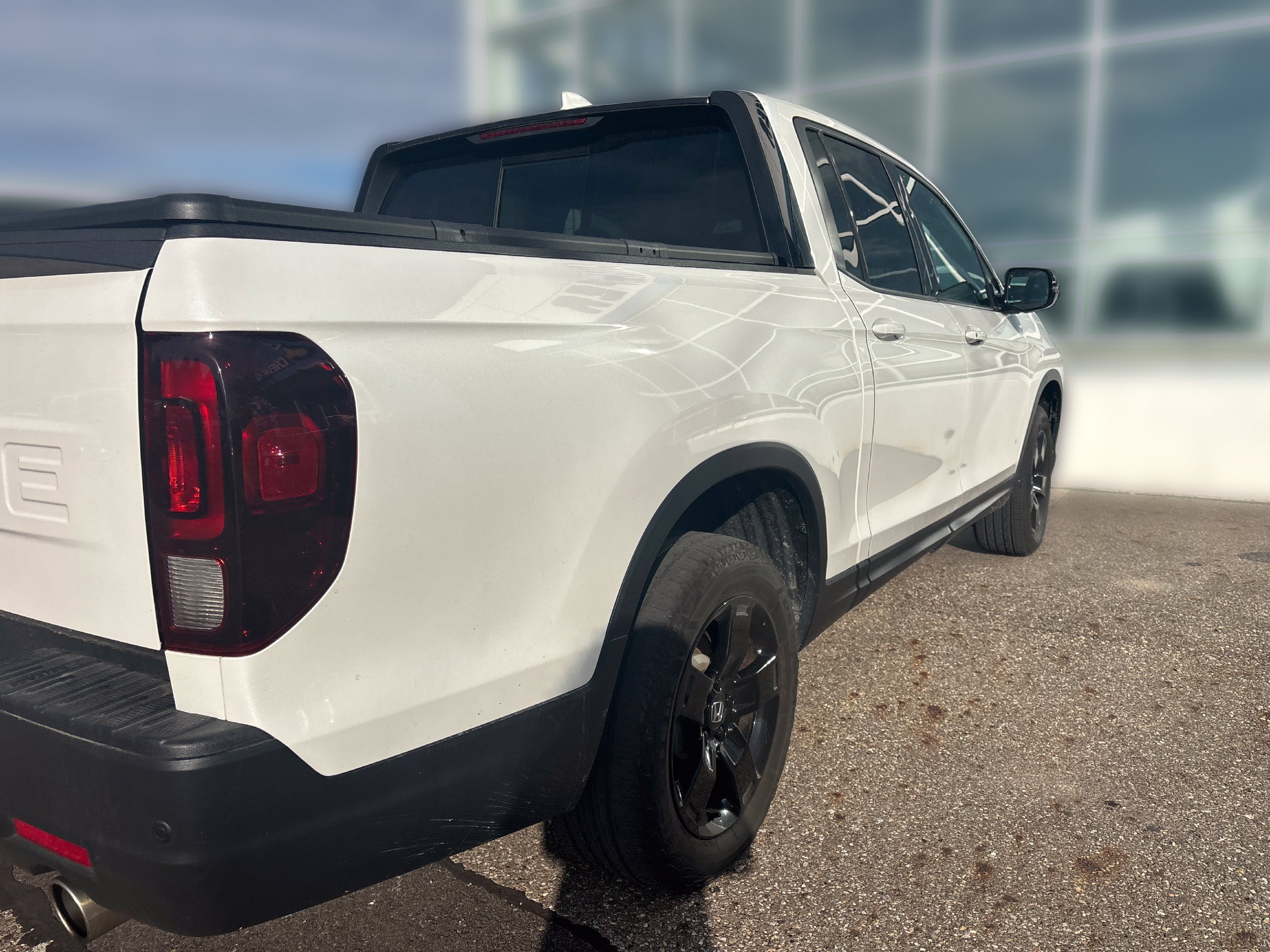 Used 2025 Honda Ridgeline Black Edition image 3