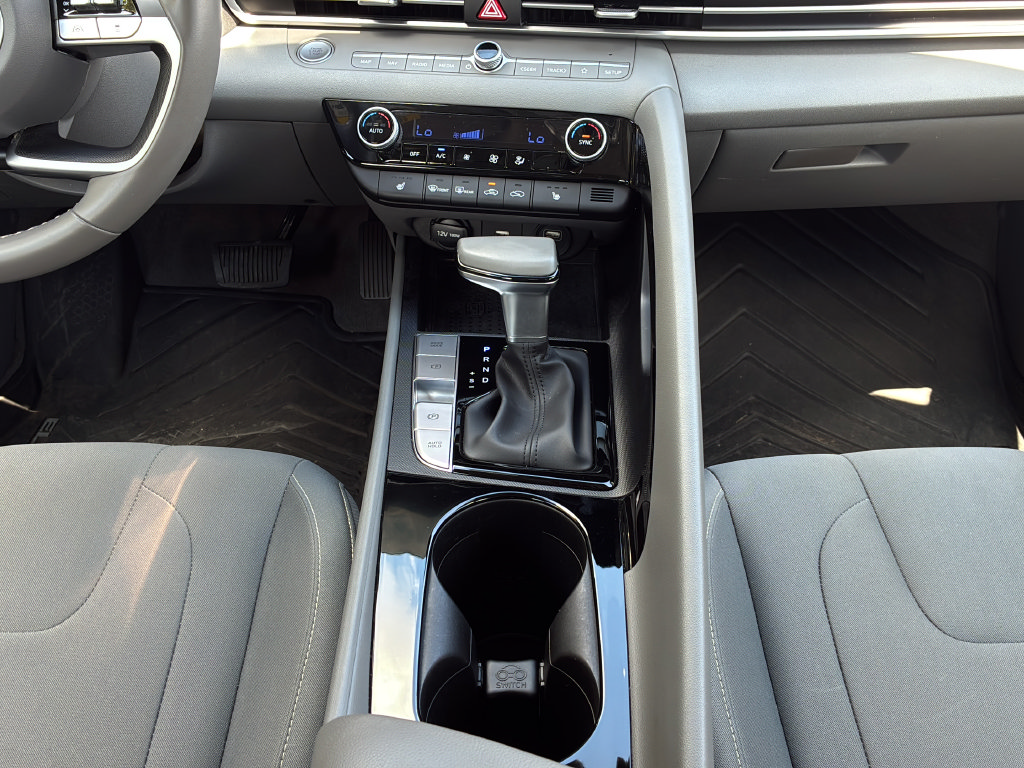 Used 2023 Hyundai Elantra SEL w/ Convenience Package FWD image 20