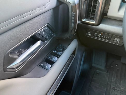 Used 2025 GMC Hummer EV 2X AWD/4WD image 31