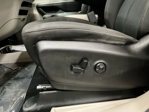 Used 2018 Chrysler Pacifica Touring Plus image 14