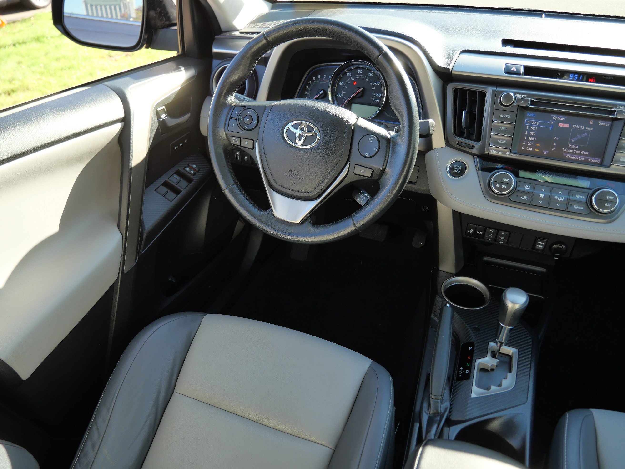 Used 2014 Toyota RAV4 Limited w/ Technology Package AWD/4WD image 9