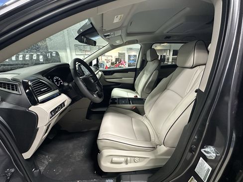 New 2026 Honda Odyssey Touring image 8