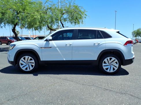 Certified 2023 Volkswagen Atlas Cross Sport SE w/ Panoramic Sunroof Package AWD/4WD image 4